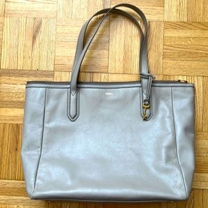 New without tags Fossil Sydney tote in light gray